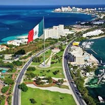 Bandera de México en Cancún