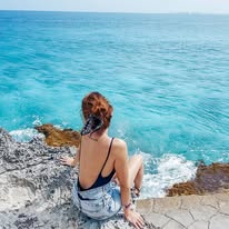 Vista al mar desde las rocas